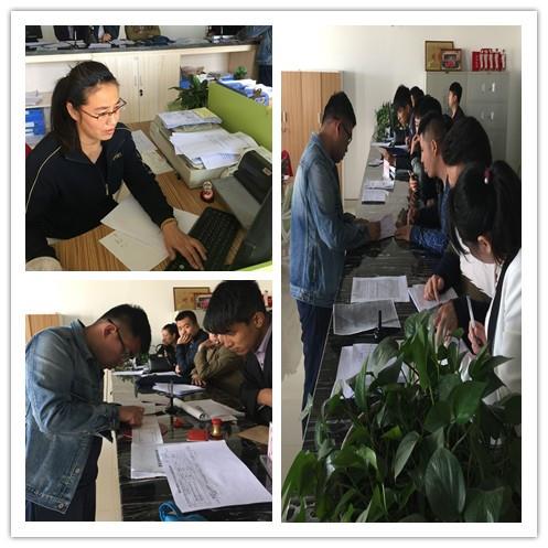 財務部員工忙碌的身影